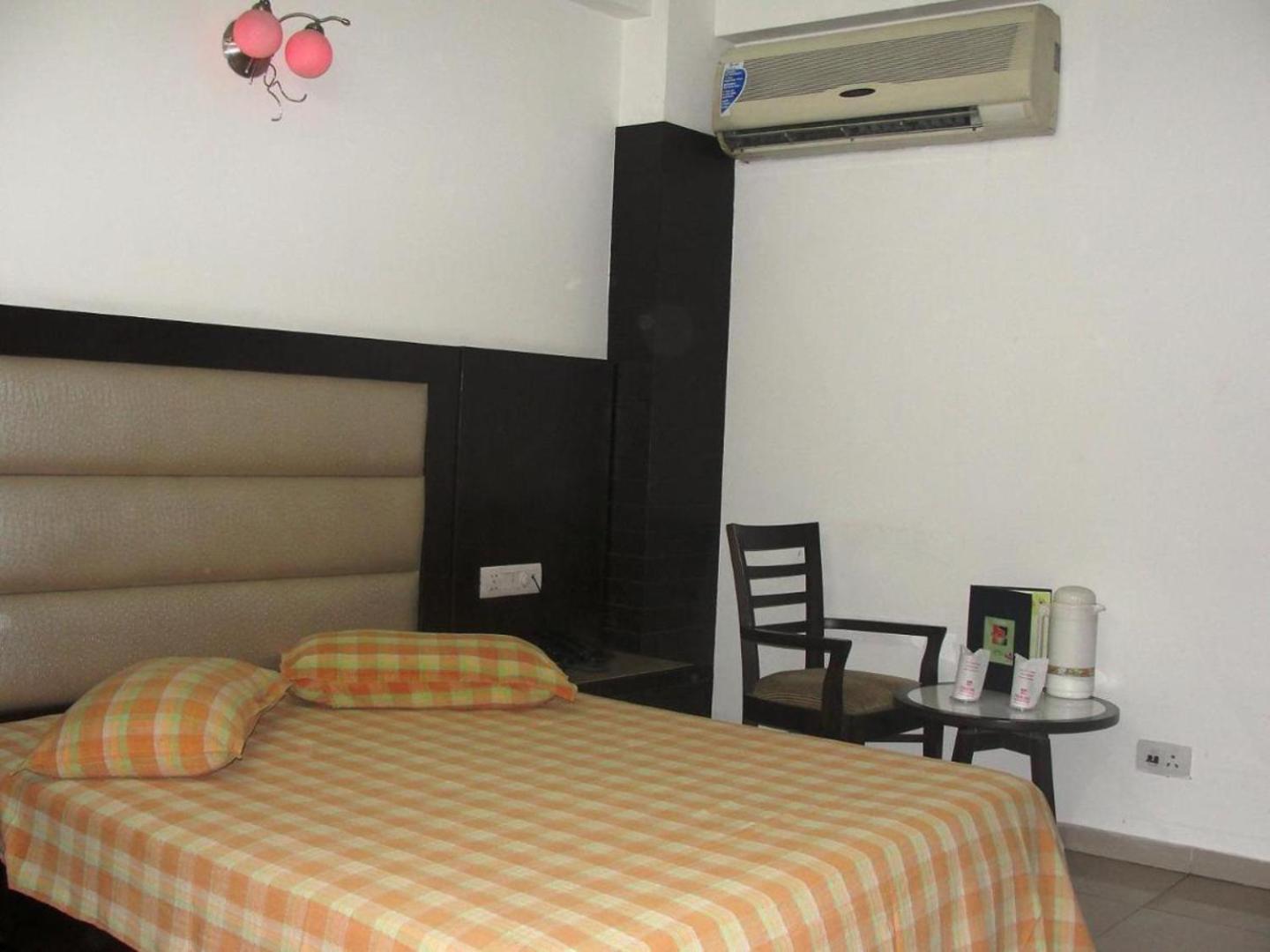 Hotel Chanchal Continental - 02 Mins From New Delhi Railway Station Exterior foto