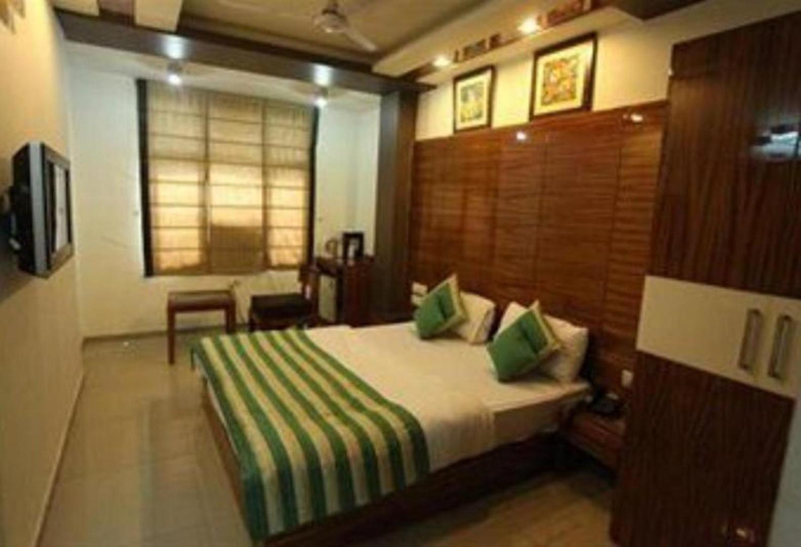 Hotel Chanchal Continental - 02 Mins From New Delhi Railway Station Zimmer foto
